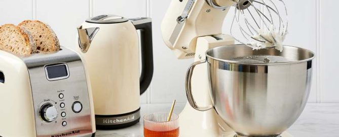 KSM195 Artisan Stand Mixer and matching kettle and toaster